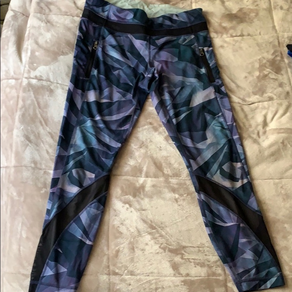 Lululemon leggings size 6